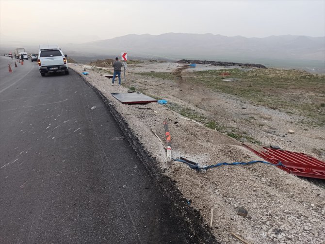 Ağrı'da devrilen tırın İranlı sürücüsü hayatını kaybetti
