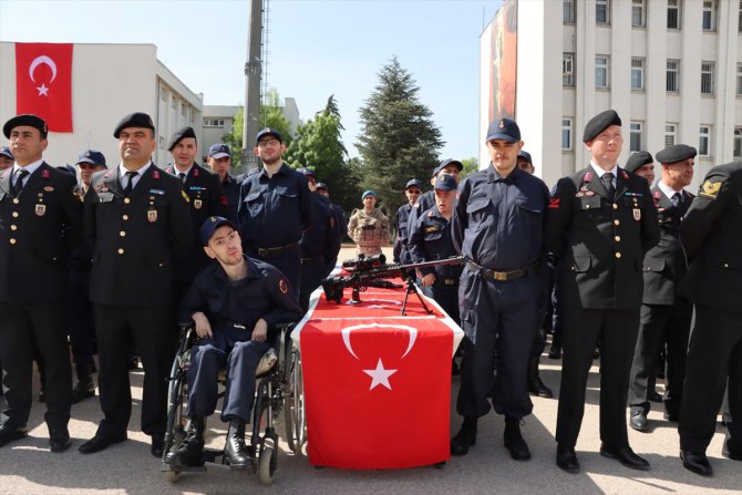 Ankara'daki engelliler bir günlük temsili askerlik yaptı