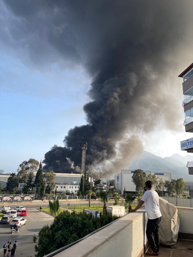 Antalya Serbest Bölge’de bir yat firmasında yangın çıktı