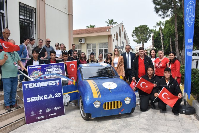 Antalya'da TEKNOFEST'te dereceye giren öğrenciler ödüllendirildi