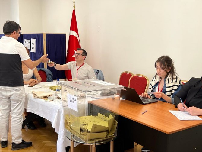 Çekya'da Türkiye'deki Cumhurbaşkanı Seçimi'nin ikinci turu için oylama başladı
