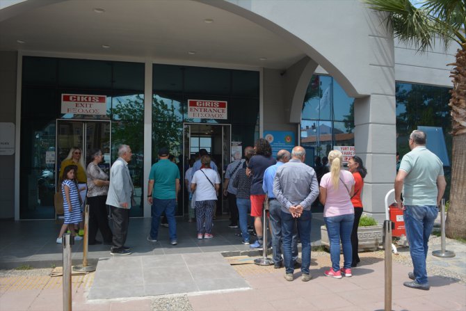 Eskişehir ve Balıkesir'de havalimanı ile hudut kapısında oy verme işlemi başladı