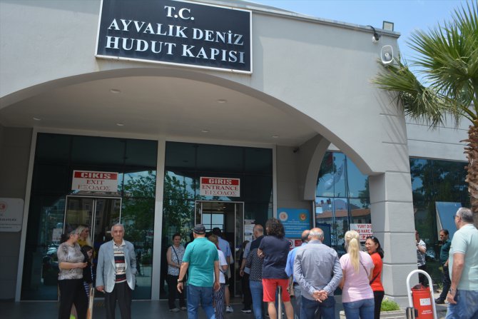 Eskişehir ve Balıkesir'de havalimanı ile hudut kapısında oy verme işlemi başladı