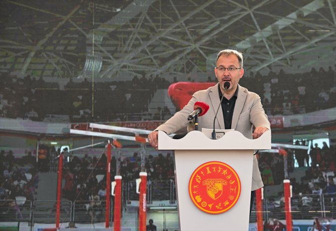 Gençlik ve Spor Bakanı Kasapoğlu, Göztepeli sporcularla buluştu: