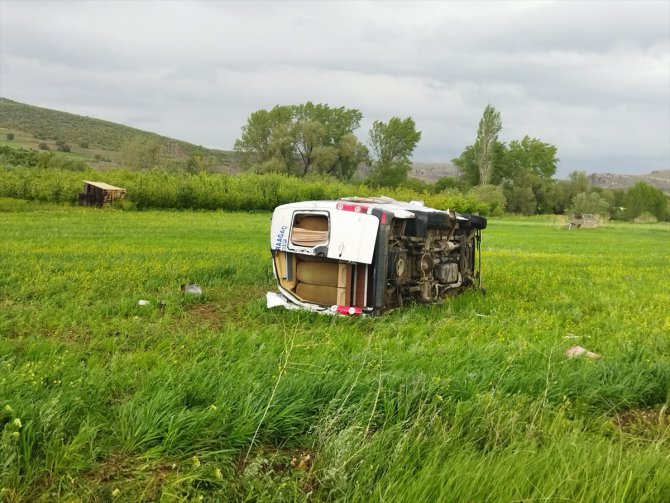 Isparta'da devrilen yolcu minibüsündeki 1 kişi öldü, 5 kişi yaralandı