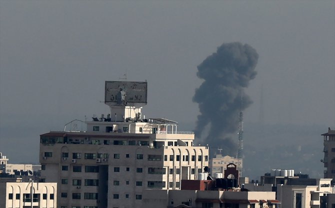 İsrail Gazze Şeridi'ne başlattığı saldırılarını sürdürüyor
