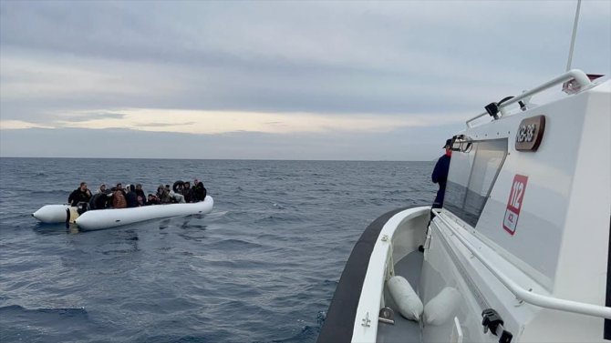 İzmir açıklarında 46 düzensiz göçmen kurtarıldı, 26 göçmen yakalandı