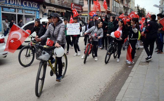 Kars'ta sporcular 19 Mayıs dolayısıyla yürüyüş düzenledi
