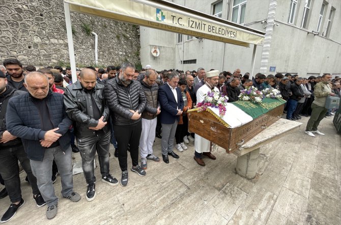 Kocaeli'de darbedildikten sonra hastanede ölen öğrencinin cenazesi defnedildi