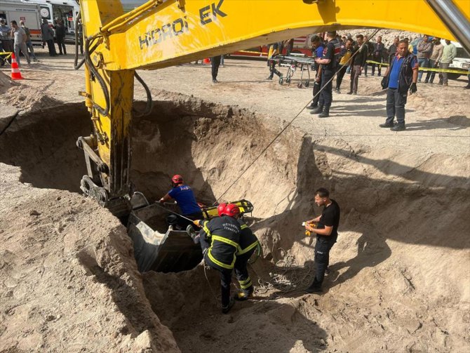 Nevşehir'de kullandığı iş makinesiyle göçük altında kalan işçi hayatını kaybetti