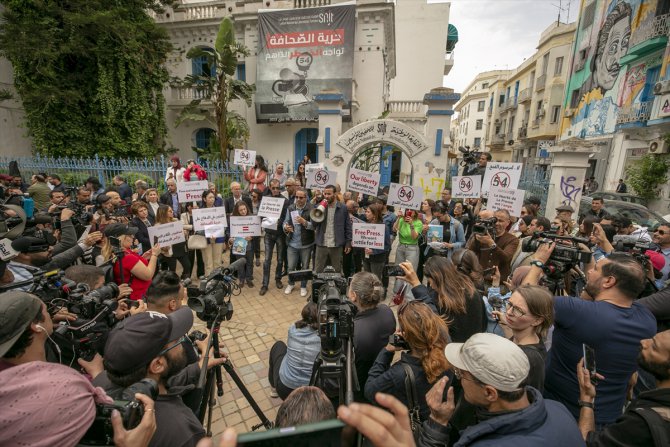 Tunus'ta bir gazetecinin "terörle mücadele yasası" kapsamında hüküm giymesine tepki