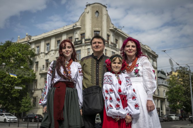 Ukrayna'da savaşın gölgesinde "Vışıvanka Günü" kutlandı