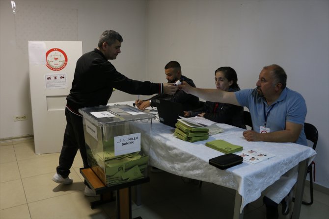 Kuzey Makedonya ve Kosova'da Cumhurbaşkanı Seçimi 2. turu oylaması tamamlandı