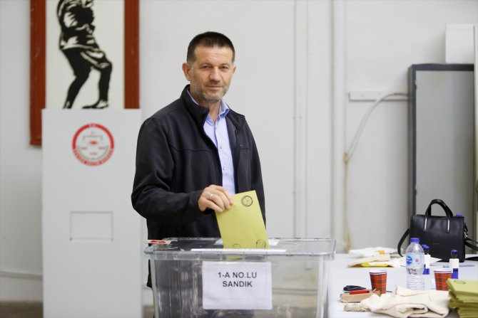 Tunus'ta yaşayan Türk vatandaşları Cezayir'de oy kullandı