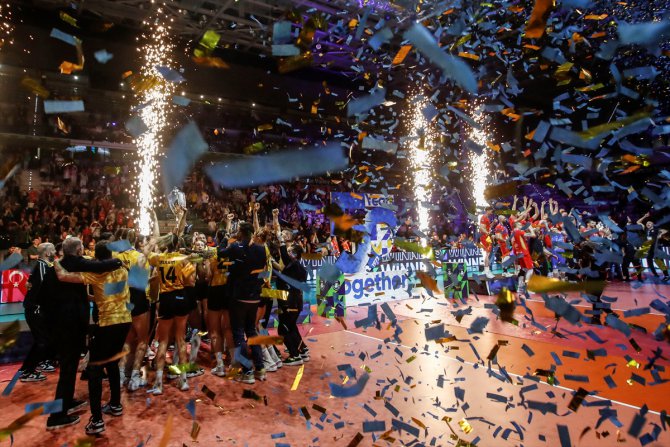 Avrupa şampiyonu VakıfBank kupasını aldı