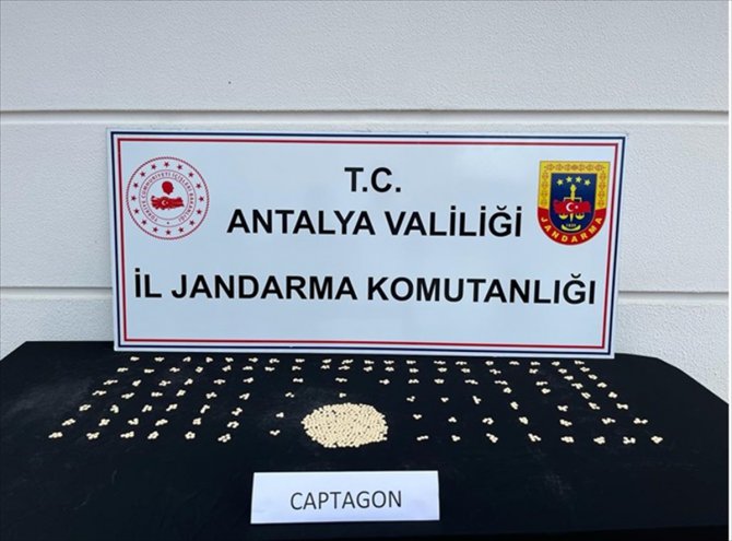 Antalya'daki uyuşturucu operasyonlarında yakalanan 253 zanlıdan 33'ü tutuklandı