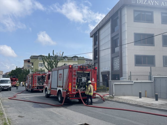 Ataşehir'de mobilya fabrikasındaki yangın söndürüldü