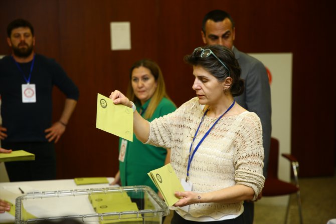 Azerbaycan'da, Türkiye'deki Cumhurbaşkanı Seçimi'nin 2. tur oylaması sona erdi