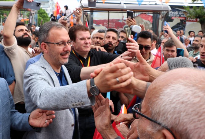 Gençlik ve Spor Bakanı Kasapoğlu, Akhisar'da vatandaşlara seslendi:
