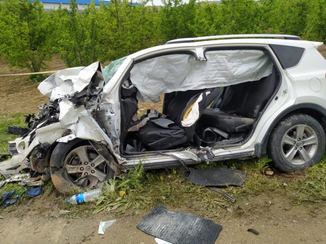 Isparta'daki trafik kazasında 1 kişi öldü, 4 kişi yaralandı