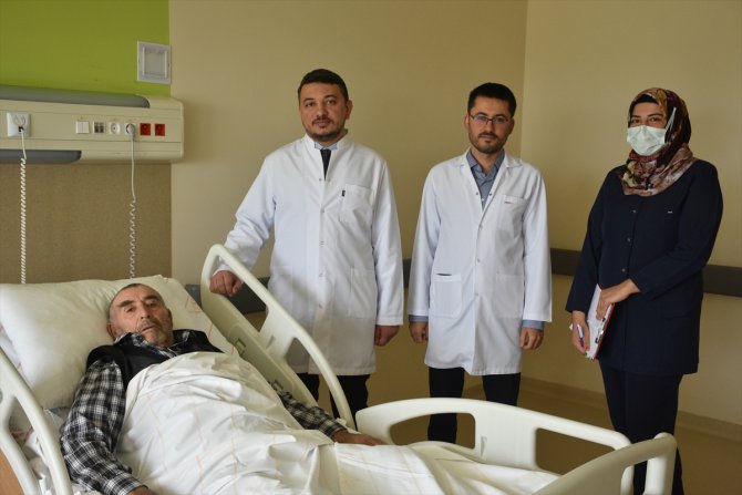 Konya'da 83 yaşındaki hastanın mesanesinden 250'den fazla taş çıkarıldı