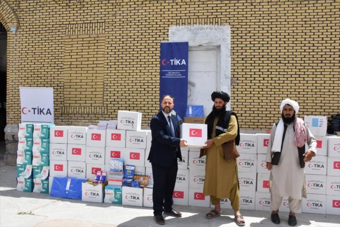 TİKA'dan Herat Cezaevindeki mahkumlara kitap ve kırtasiye desteği