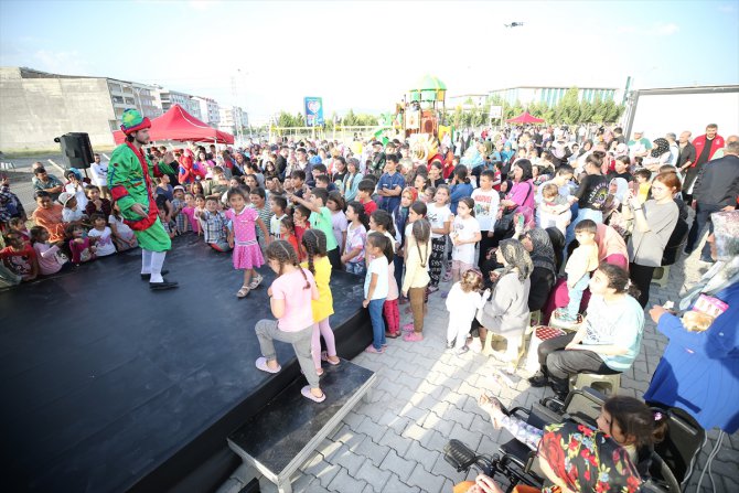 Adapazarı Belediyesi Kahramanmaraş'ta depremzede çocukları sevindirdi