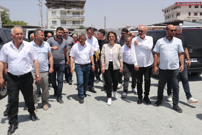 Depremden etkilenen Hatay'da "Nevşehir Kapadokya Sebze Hali"nin yapımı sürüyor