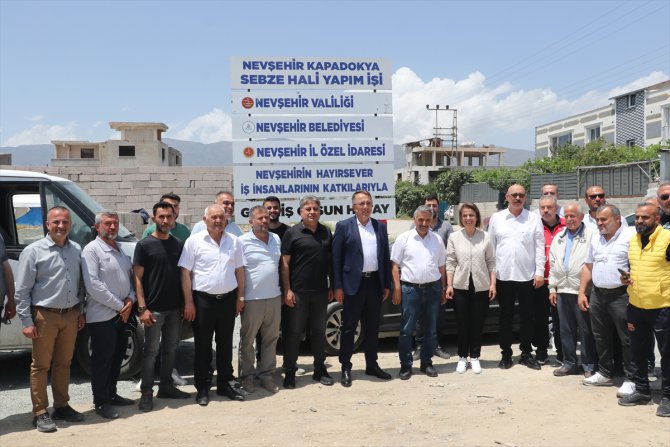 Depremden etkilenen Hatay'da "Nevşehir Kapadokya Sebze Hali"nin yapımı sürüyor