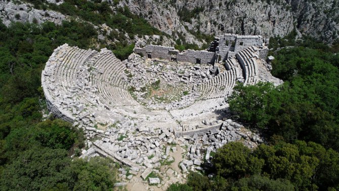 Termessos Antik Kenti tarih ve doğa tutkunlarının uğrak noktası oldu
