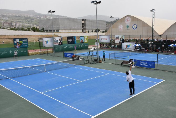 2. Uluslararası Cudi Cup Tenis Turnuvası'nda çeyrek ve yarı final maçları yapıldı