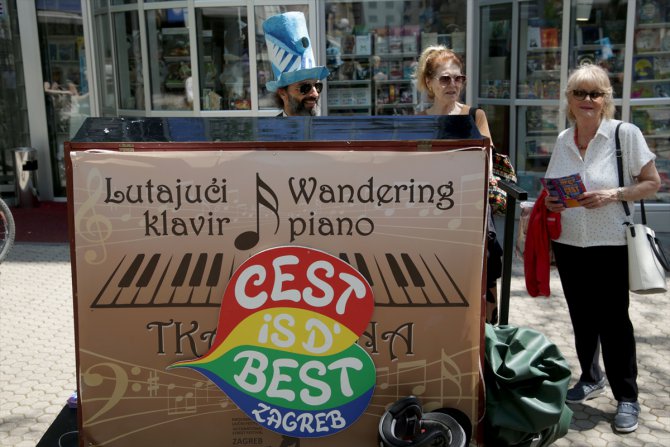 Hırvatistan'da "Cest is d'Best" festivalinde temizlik işçileri çöp arabalarıyla yarıştı