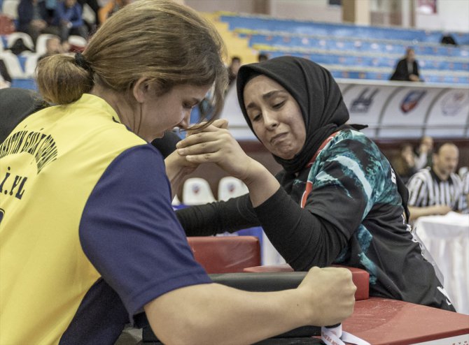 Okul Sporları Bilek Güreşi Gençler Türkiye Şampiyonası, Erzurum'da başladı