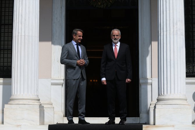 Yunanistan'da geçici hükümetin başbakanı yemin ederek göreve başladı