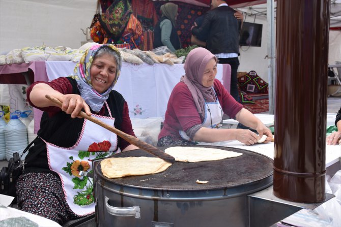 Eskişehir'deki "Türk Mutfağı Haftası" stantlarında yöresel tatlar ikram edildi