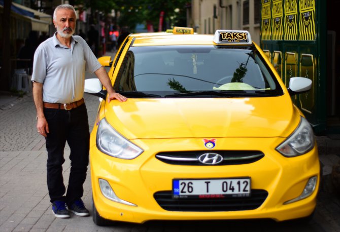 Eskişehirli taksici aracında unutulan 2 bin avro ve 1500 liranın sahibini arıyor
