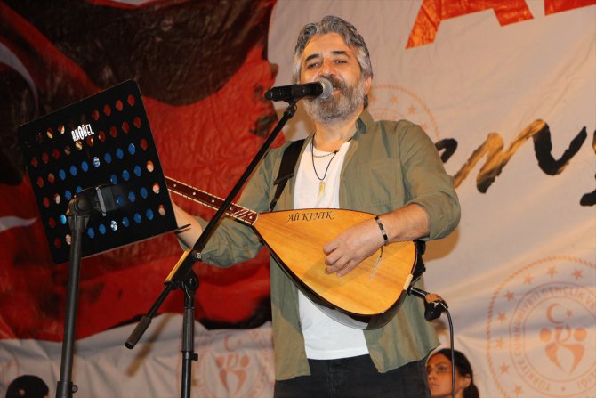 Sanatçı Ali Kınık, Manavgat’ta konser verdi