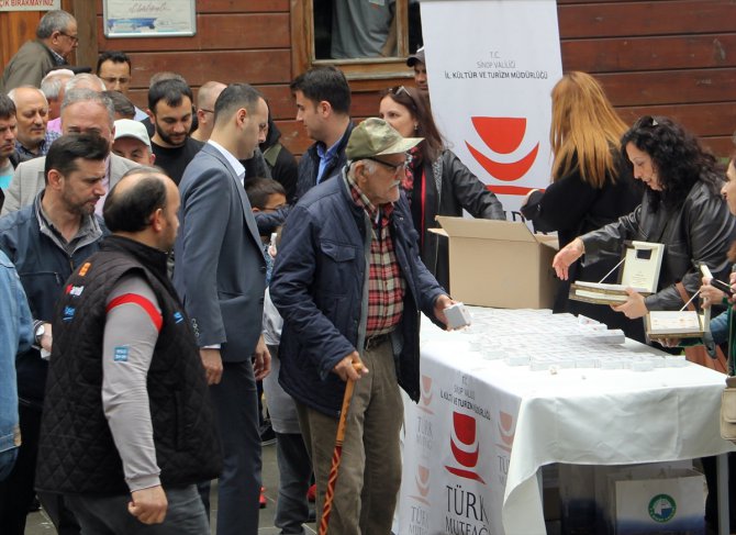Sinop'ta Türk Mutfağı Haftası kapsamında vatandaşlara nokul ikram edildi