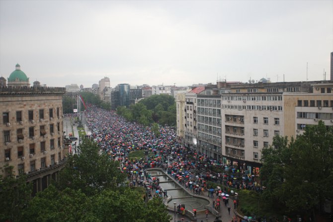 Belgrad'da "Sırbistan şiddete karşı" temalı gösteri düzenlendi