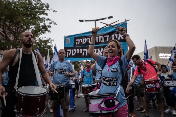 İsrailliler, hükümetin yargı düzenlemesine karşı protestolarını sürdürüyor