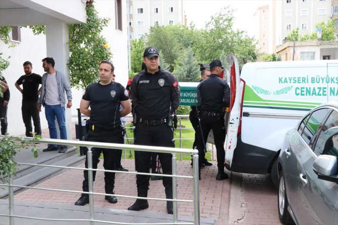 Kayseri'de 13. kattaki evlerinin balkonundan düşen anne ve iki çocuğu yaşamını yitirdi