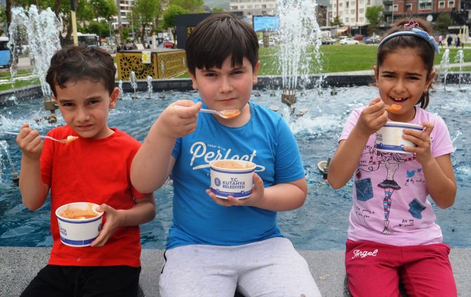 Kütahya'da "Türk Mutfağı Haftası"nda sıkıcık çorbası ikram edildi
