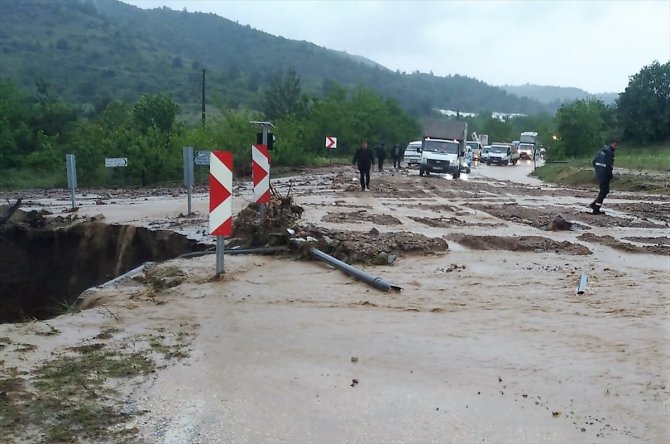 Bilecik'te şiddetli yağış tarım arazilerinde ve yollarda hasara neden oldu