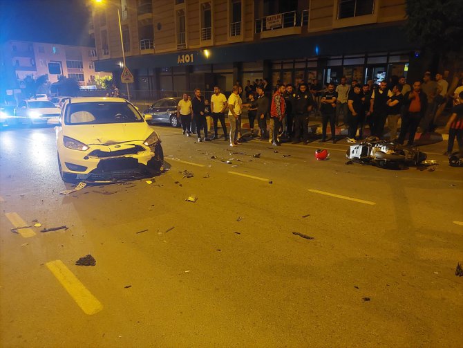 İzmir'deki otomobilin motosiklet ile çarpışması sonucu 1 kişi öldü