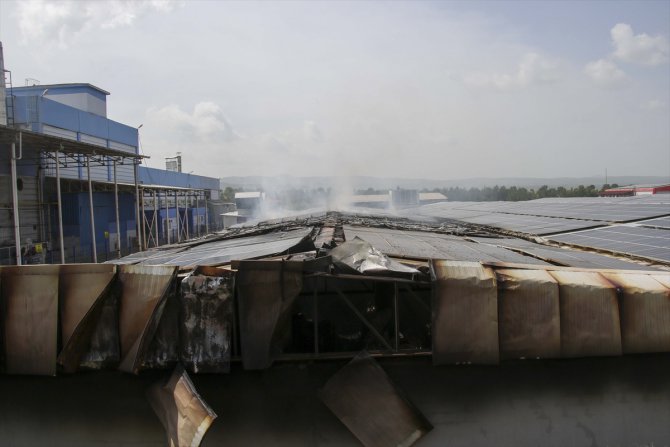 Uşak'ta tekstil fabrikasında çıkan yangın hasara neden oldu