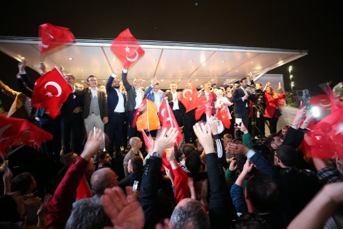 Cumhurbaşkanı Erdoğan'ın seçim başarısı Kocaeli ve Sakarya'da kutlandı