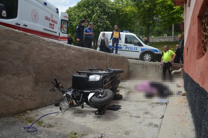 Kütahya'da devrilen elektrikli bisikletin sürücüsü öldü, eşi yaralandı