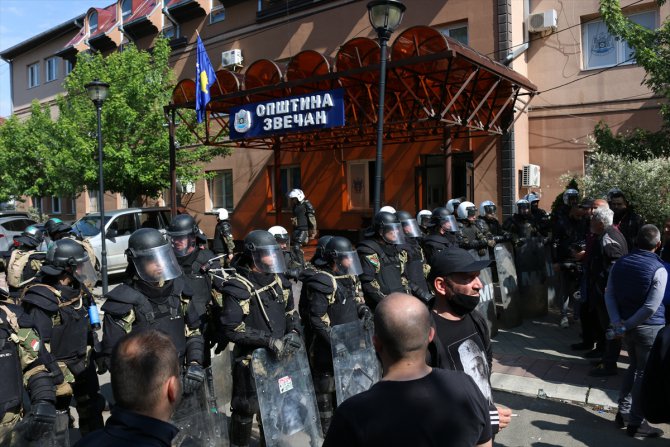 Sırplar, Kosova'nın kuzeyinde protesto düzenledi