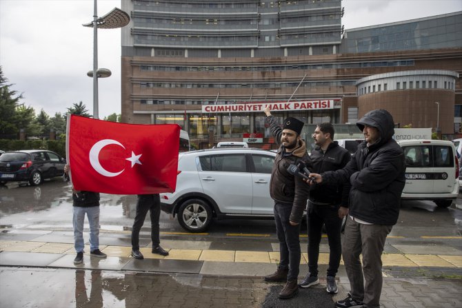 CHP Genel Merkezi önünde parti yönetimine "istifa" çağrısı