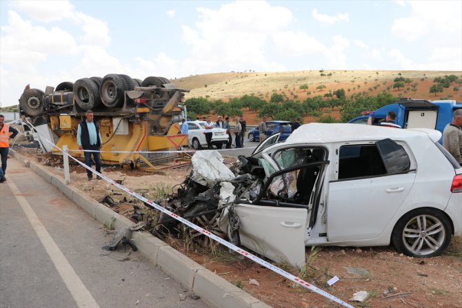 Gaziantep'te kamyonla çarpışan otomobilin sürücüsü öldü